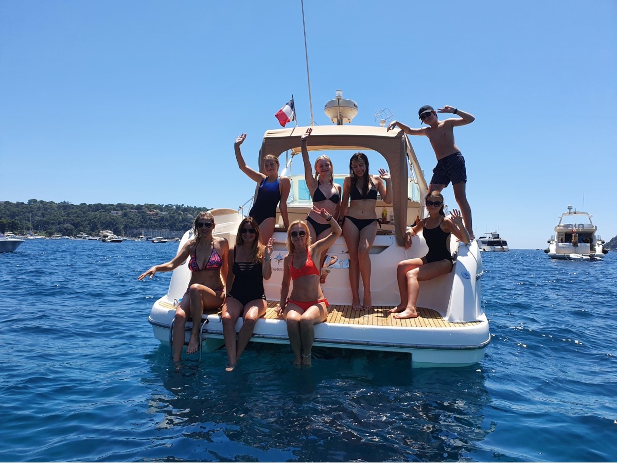 Location bateau à moteur avec skipper à Nice 