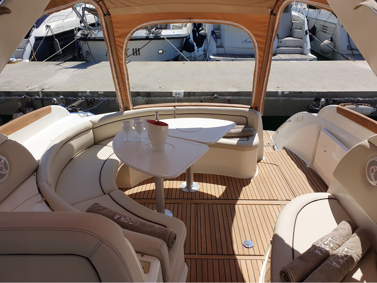 Location bateau à moteur avec skipper à Nice 