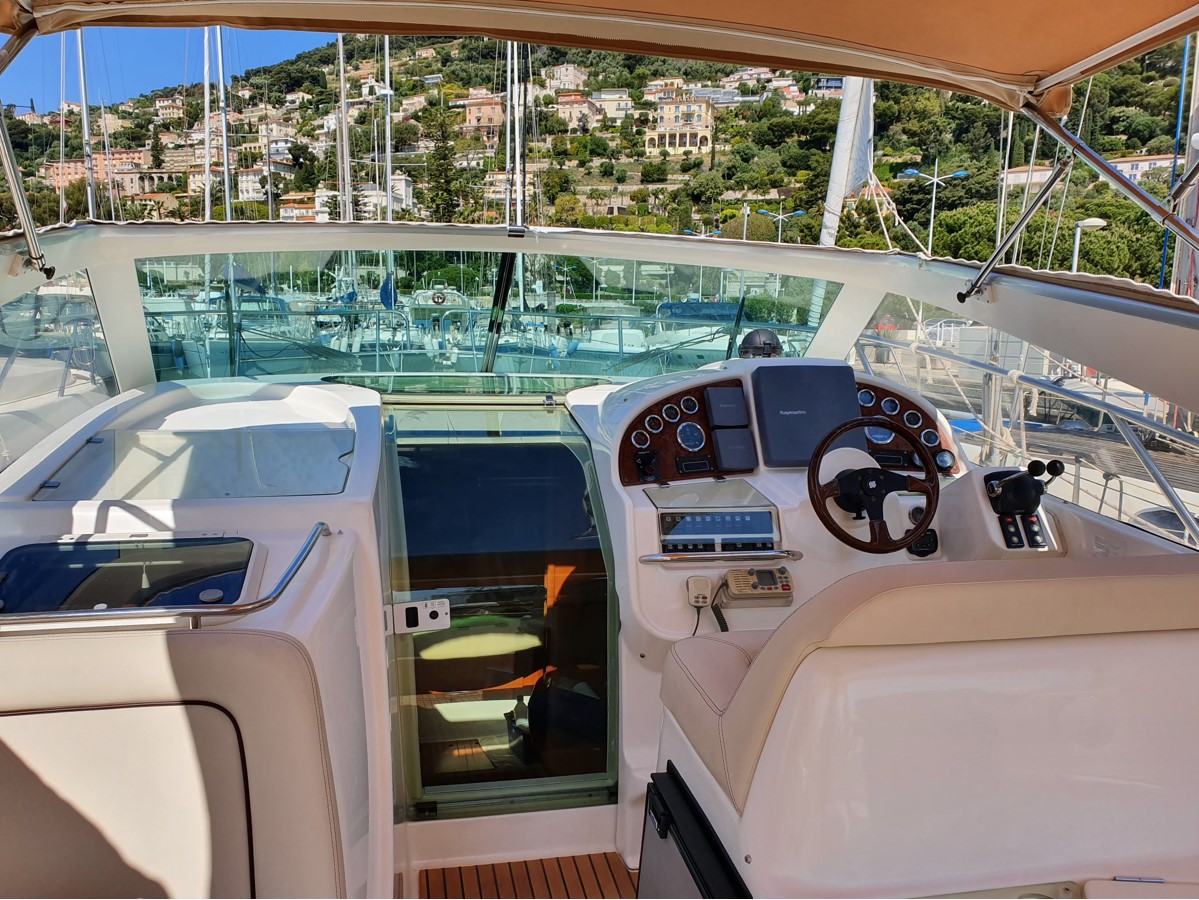 Location bateau à moteur avec skipper à Nice 