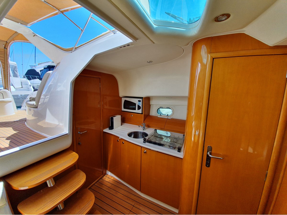 Location bateau à moteur avec skipper à Nice 