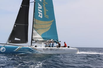 Découverte et initiation à la voile sur un catamaran au Lavandou