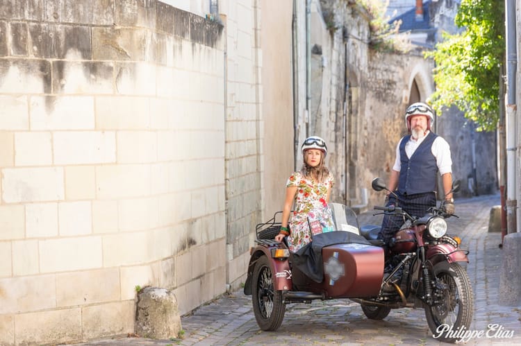 Balade insolite en moto side-car vintage à Tours et dans les châteaux de la Loire