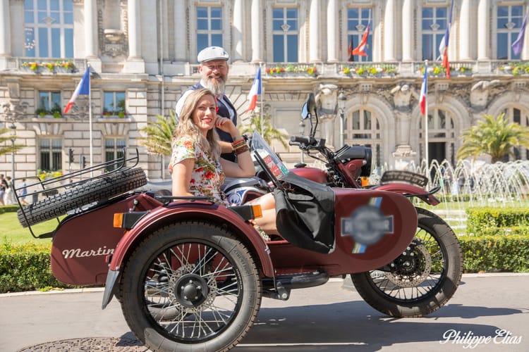 Balade insolite en moto side-car vintage à Tours et dans les châteaux de la Loire