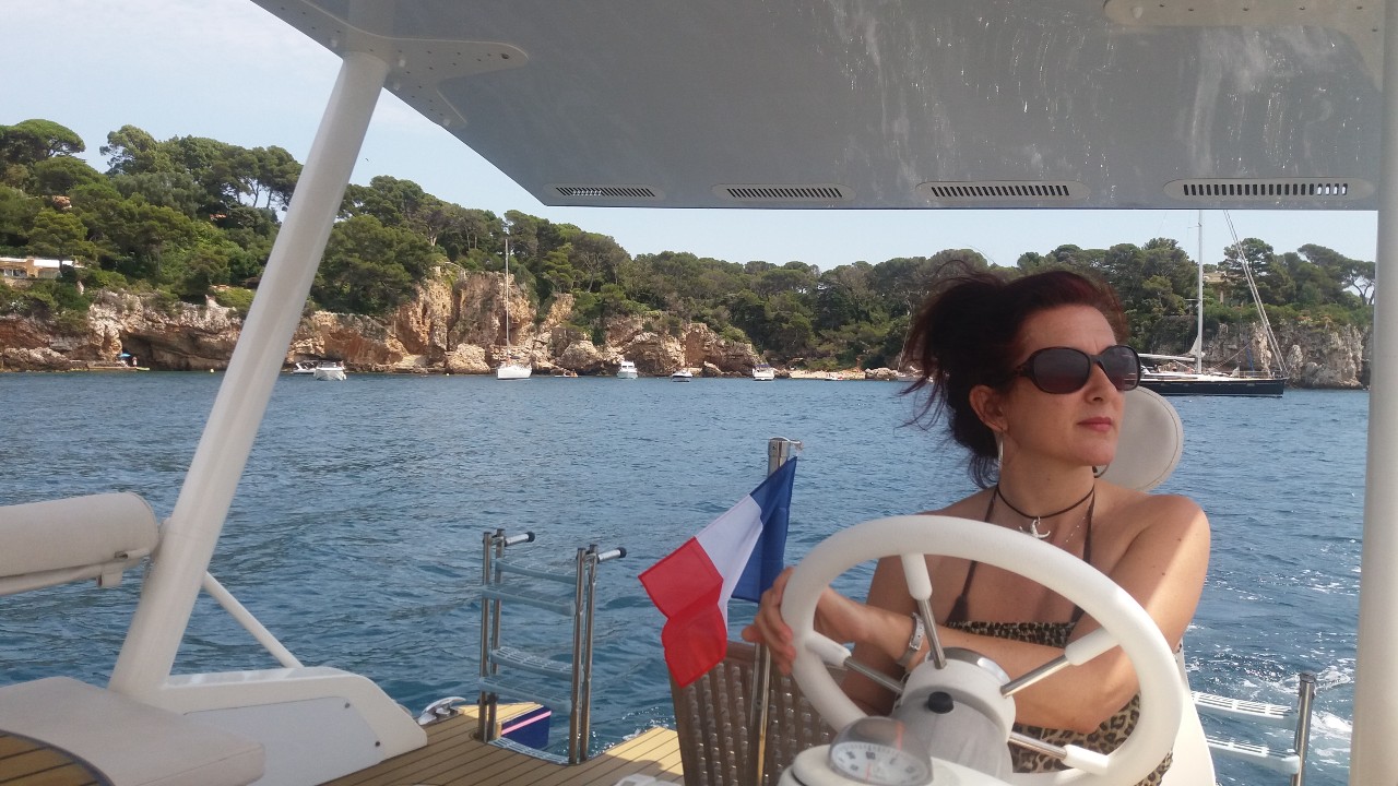 Location petit bateau avec skipper à Juan-les-Pins