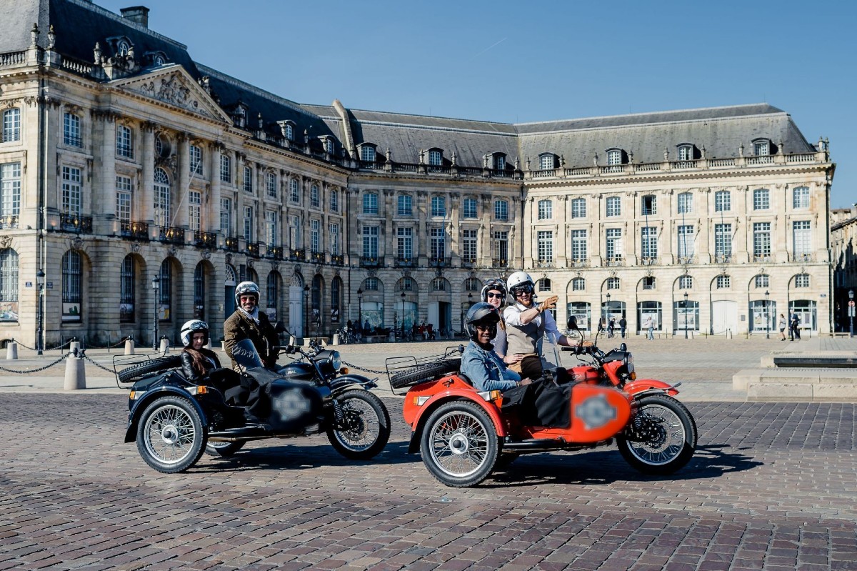 Balade insolite en moto side-car vintage à Bordeaux