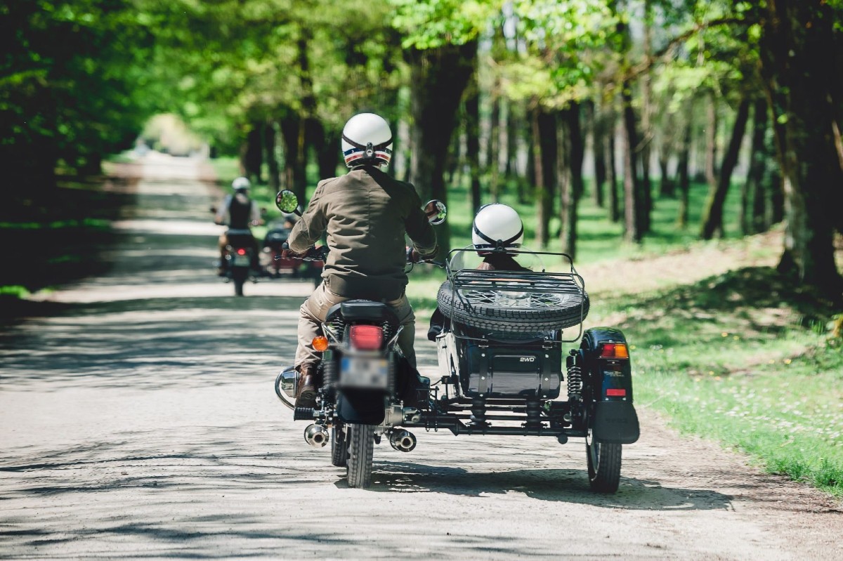 Balade insolite en moto side-car vintage à Bordeaux
