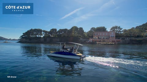 Tour privé en bateau avec skipper à Beaulieu-sur-Mer - Catamaran solaire