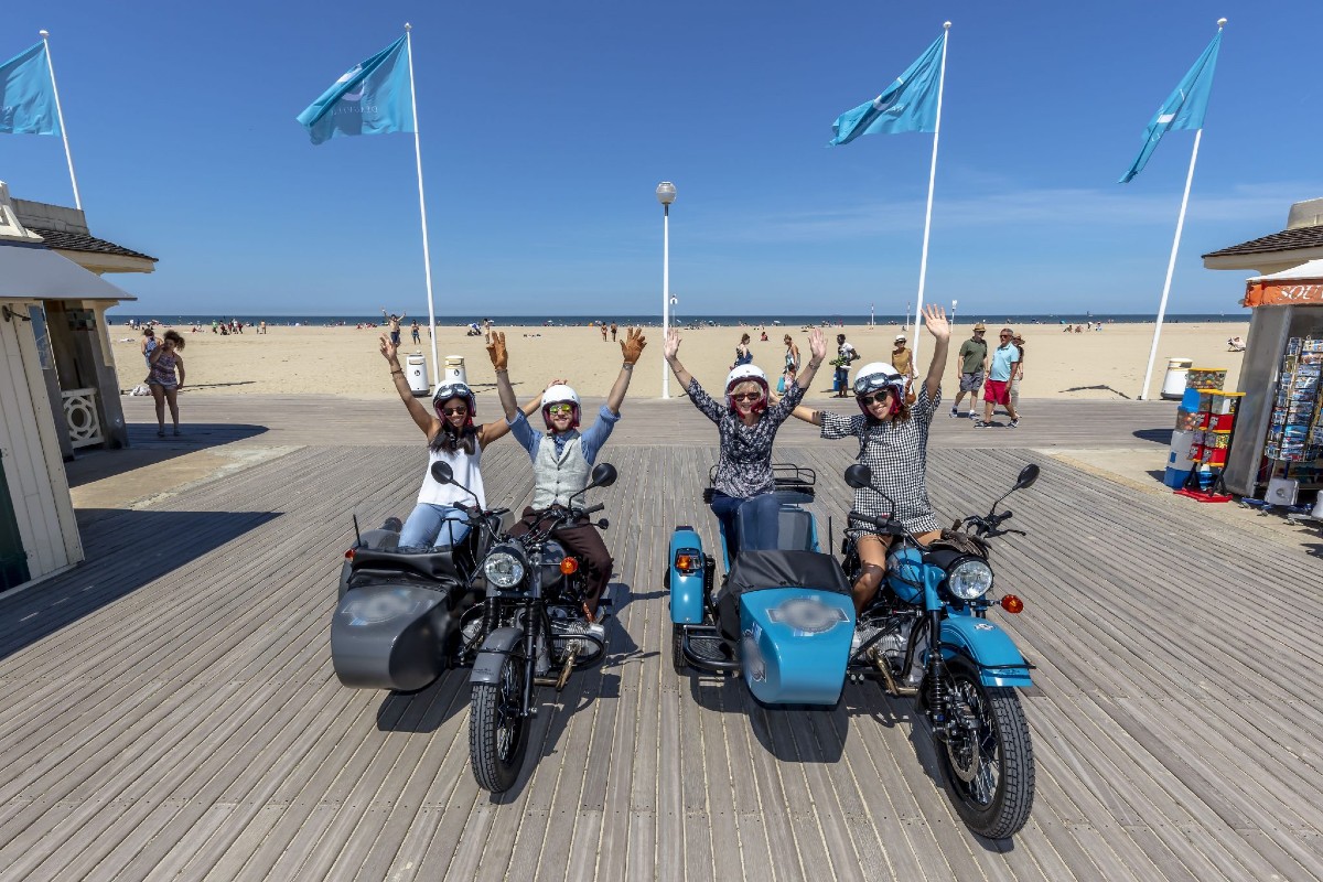 Balade insolite en moto sidecar vintage à Deauville