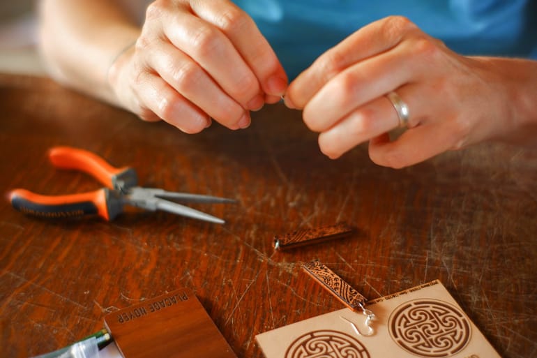 Atelier DIY de création de bijoux en bois à Nantes