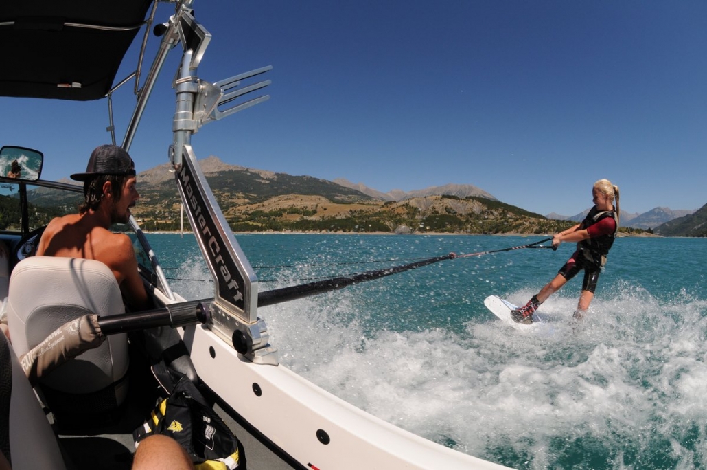 Wakeboard au Lac de Serre-Ponçon près de Gap