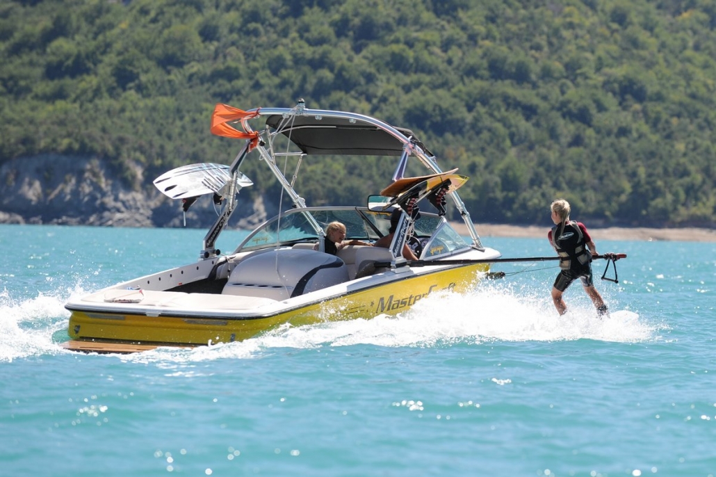 Wakeboard au Lac de Serre-Ponçon près de Gap