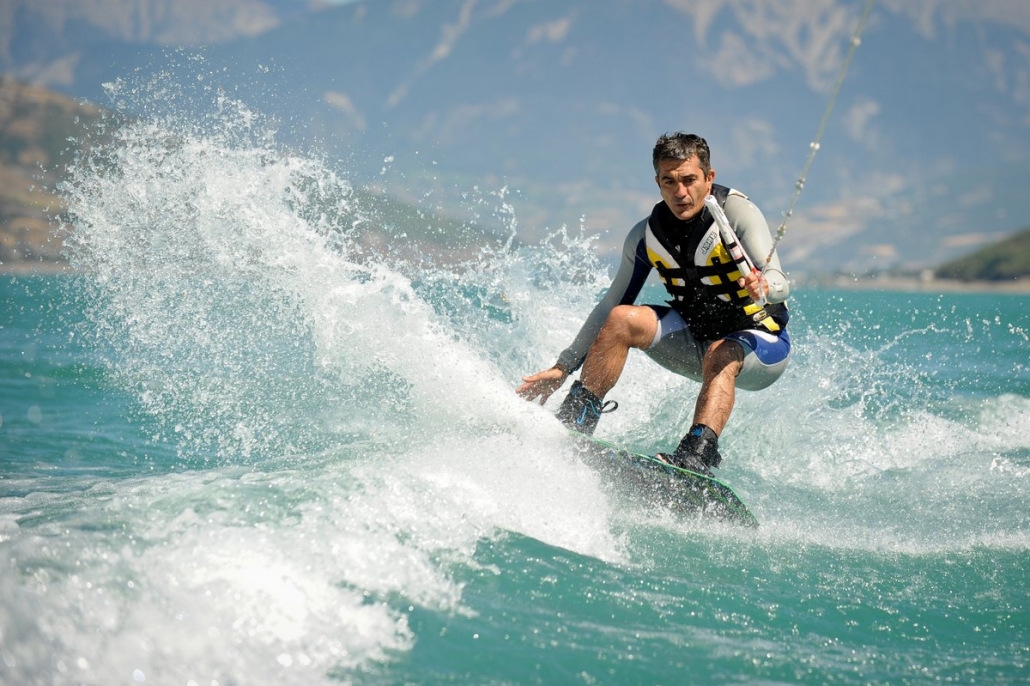 Wakeboard au Lac de Serre-Ponçon près de Gap