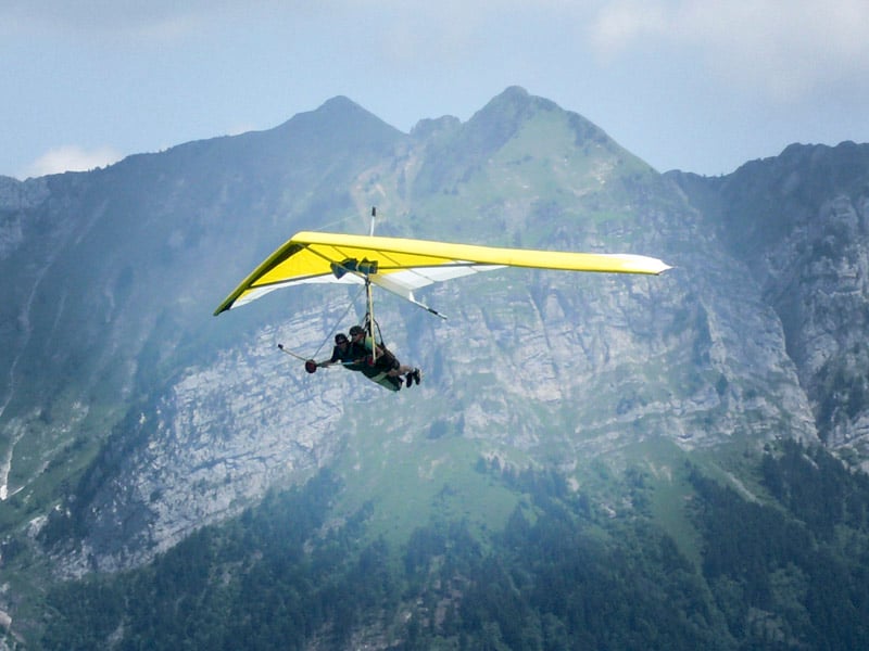 Vol en deltaplane au dessus du Lac d'Annecy