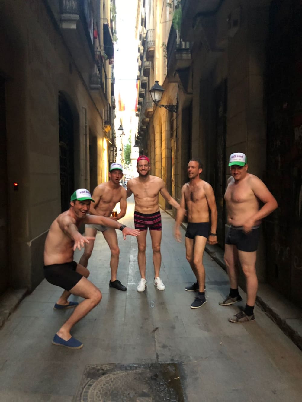 Tournée des bars & Défis EVG et EVJF à Barcelone