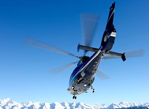 Vol en hélicoptère à Courchevel au dessus des Alpes