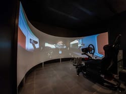 Coaching sur simulateur de pilotage automobile professionnel à Bordeaux