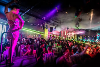 Tournée des bars à Barcelone + entrée en Boite - EVG, EVJF