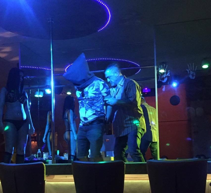 Fausse arrestation du marié à Budapest