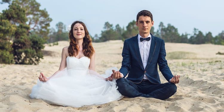 Cours de Yoga pour un EVJF à Lille à domicile ou en salle 