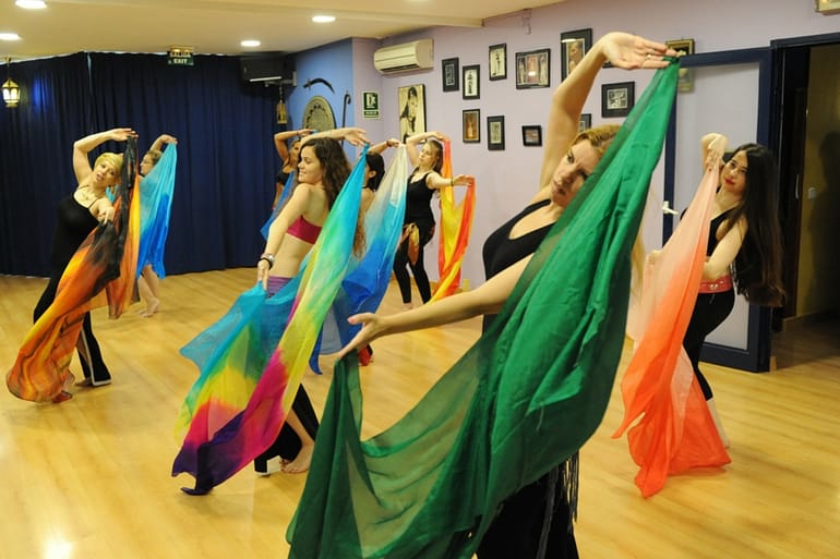 Cours de danse type latino ou orientale spécial EVJF à Budapest - Teambuilding 