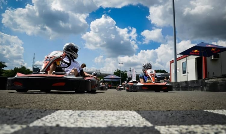 Karting indoor pour un EVG EVJF à Bratislava