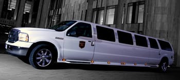 Tour en limousine à Budapest avec entrée en boite de nuit