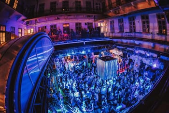 Table VIP en boite de nuit à Porto