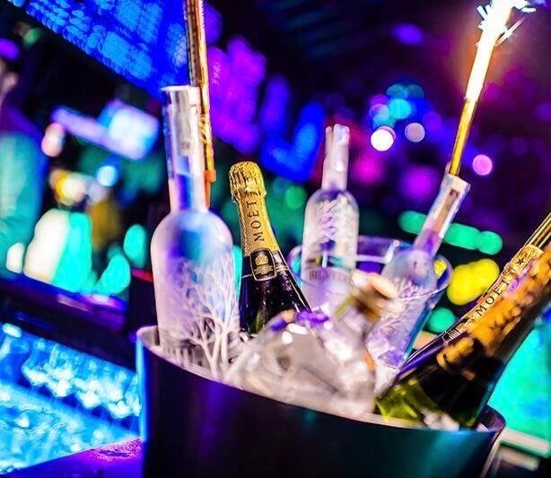 Table VIP en boite de nuit à Porto