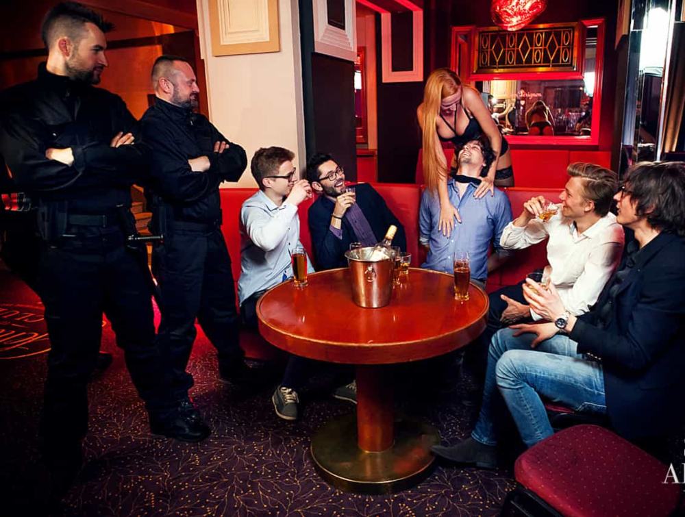 Arrestation du marié à Prague