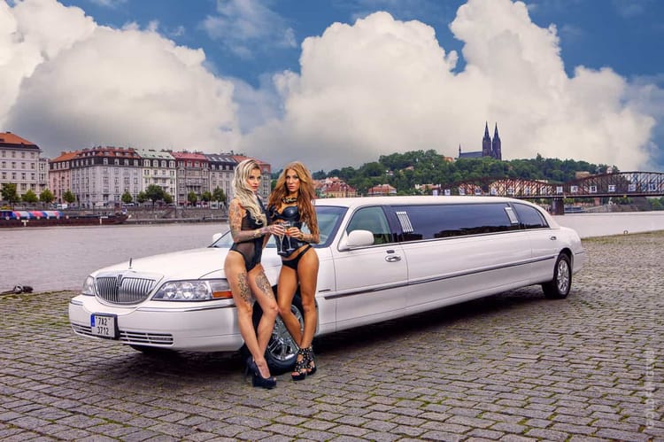 Transfert aéroport en limousine et striptease à Prague