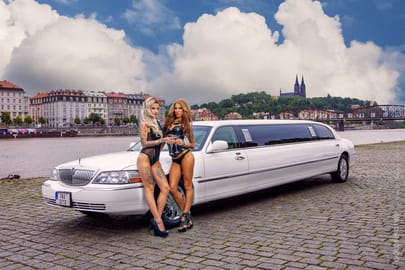  Transfert aéroport en limousine et striptease à Prague