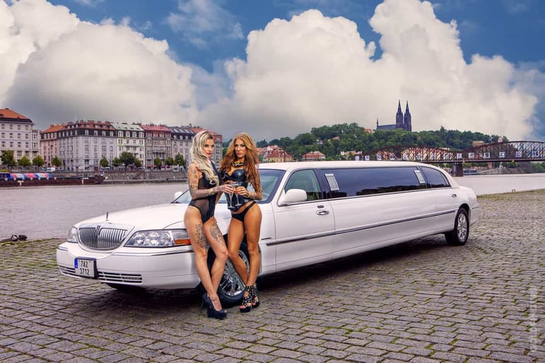 Tour en limousine à Prague avec striptease - Hummer ou Limo