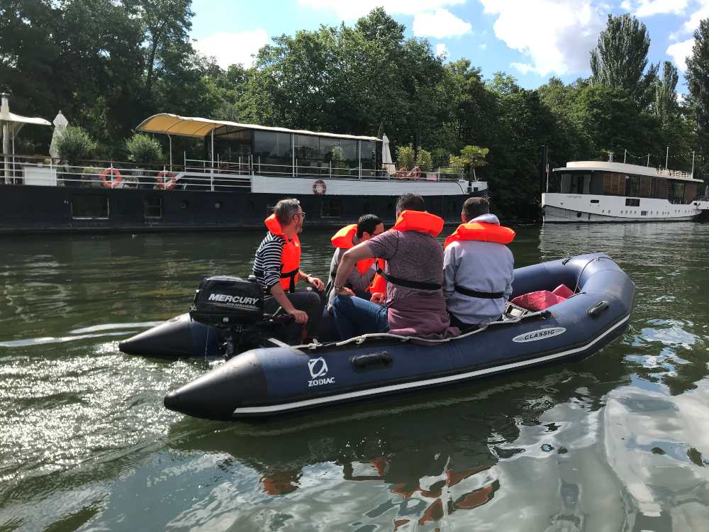Les Experts de la Seine en Zodiac - Chasse au trésor sur la seine