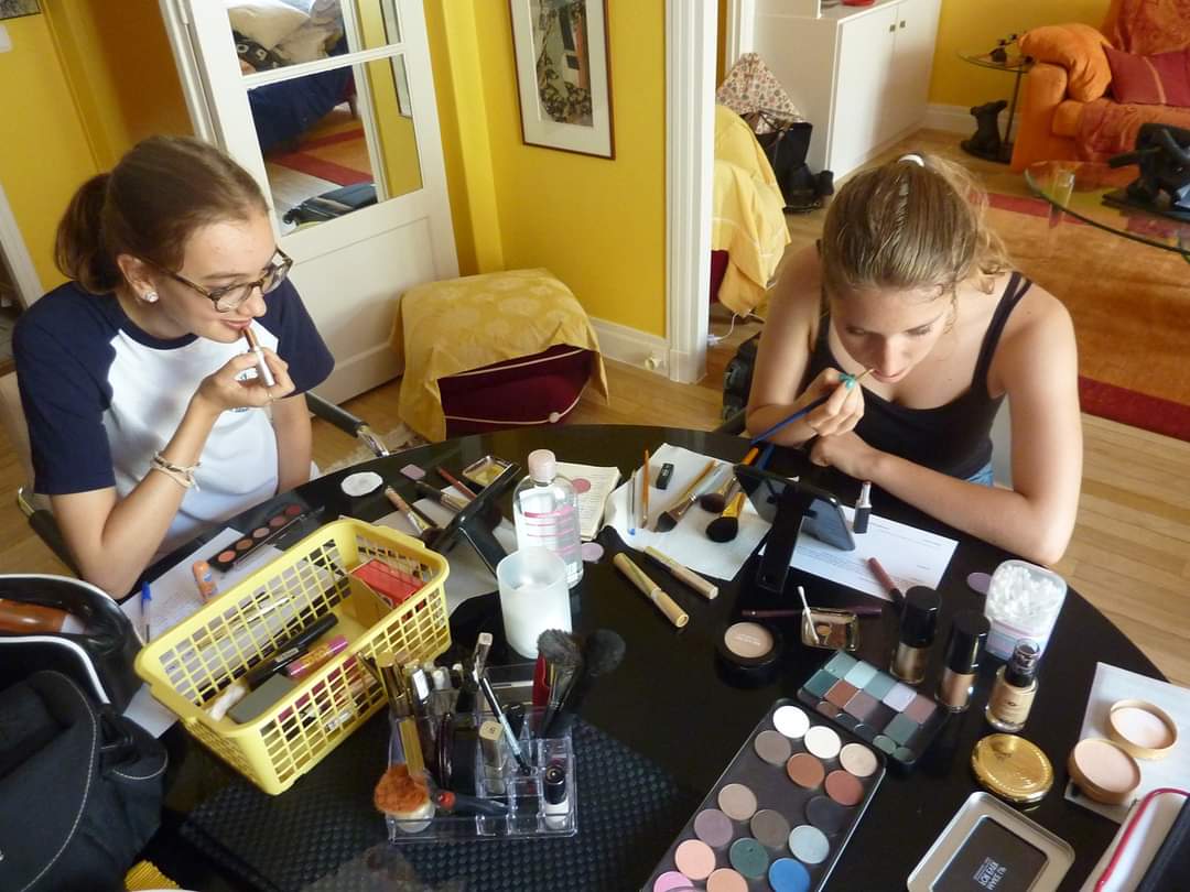 Ateliers stylistiques couleurs et Cours maquillage à Paris et proche région