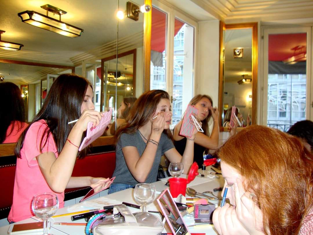 Ateliers stylistiques couleurs et Cours maquillage à Paris et proche région