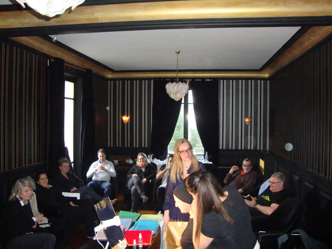 Ateliers stylistiques couleurs et Cours maquillage à Paris et proche région
