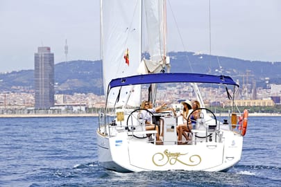 Location d'un voilier privatisé avec skipper à Barcelone - EVG, EVJF, Teambuilding 