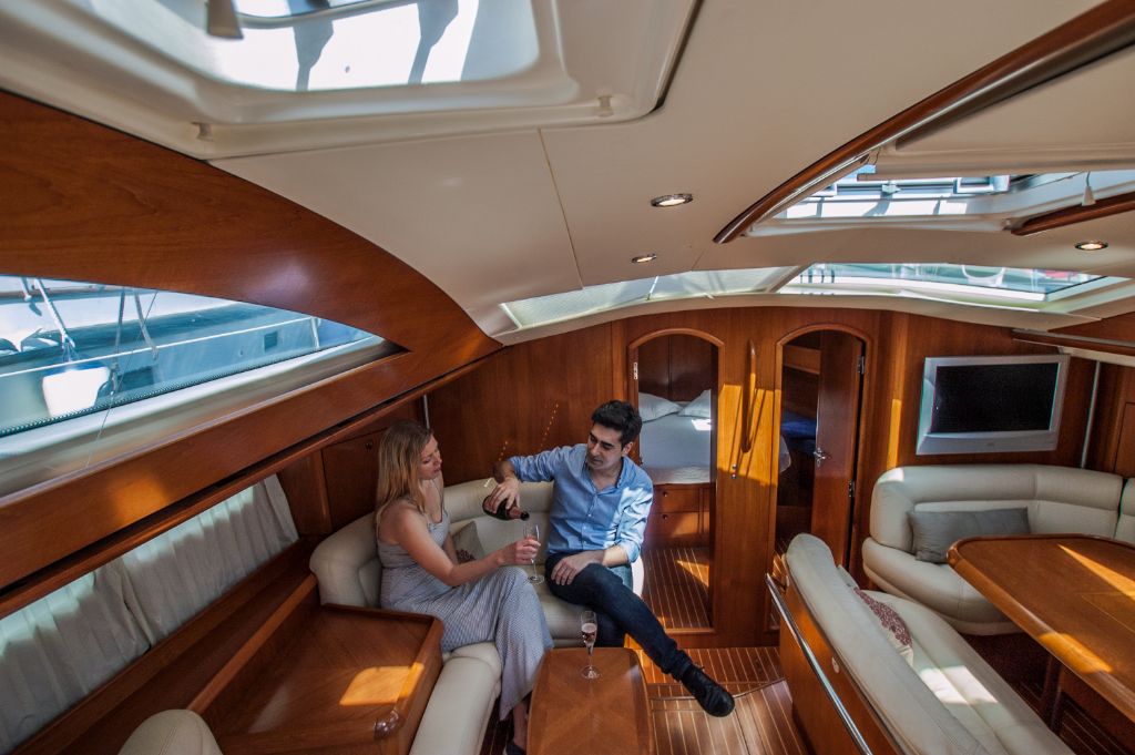 Location d'un voilier luxueux avec skipper à Barcelone 