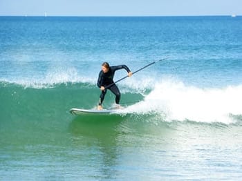 Stand up paddle à la tranche sur mer
