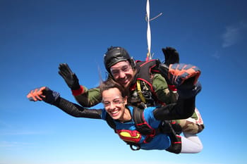 Saut en parachute à Estrées-Mons - Somme