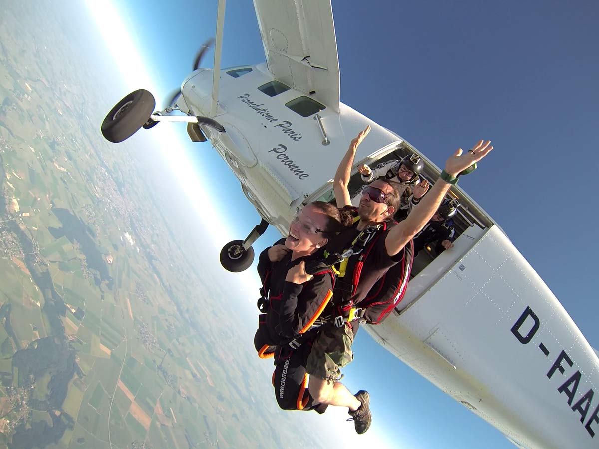 Saut en parachute à Estrées-Mons - Somme
