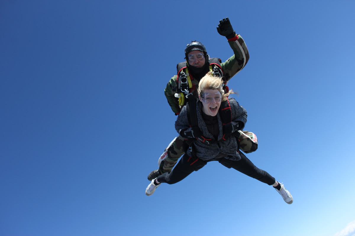 Saut en parachute à Estrées-Mons - Somme