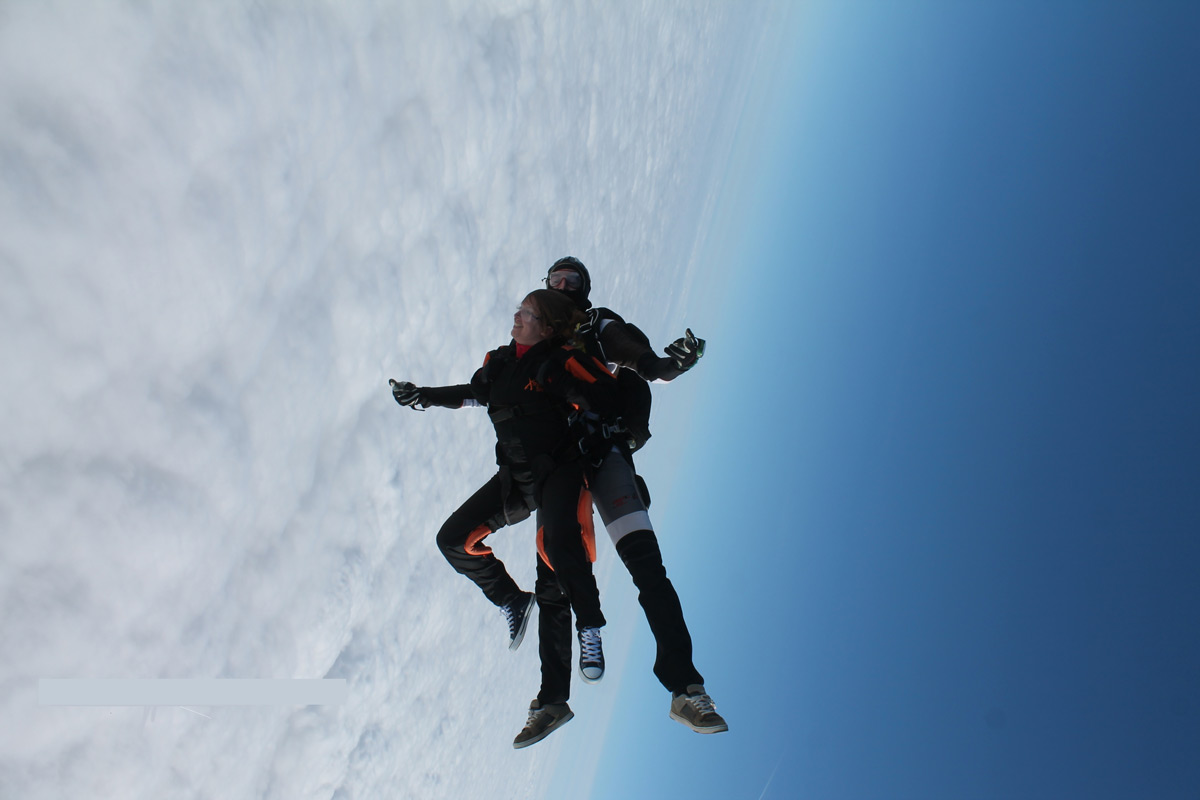 Saut en parachute à Estrées-Mons - Somme