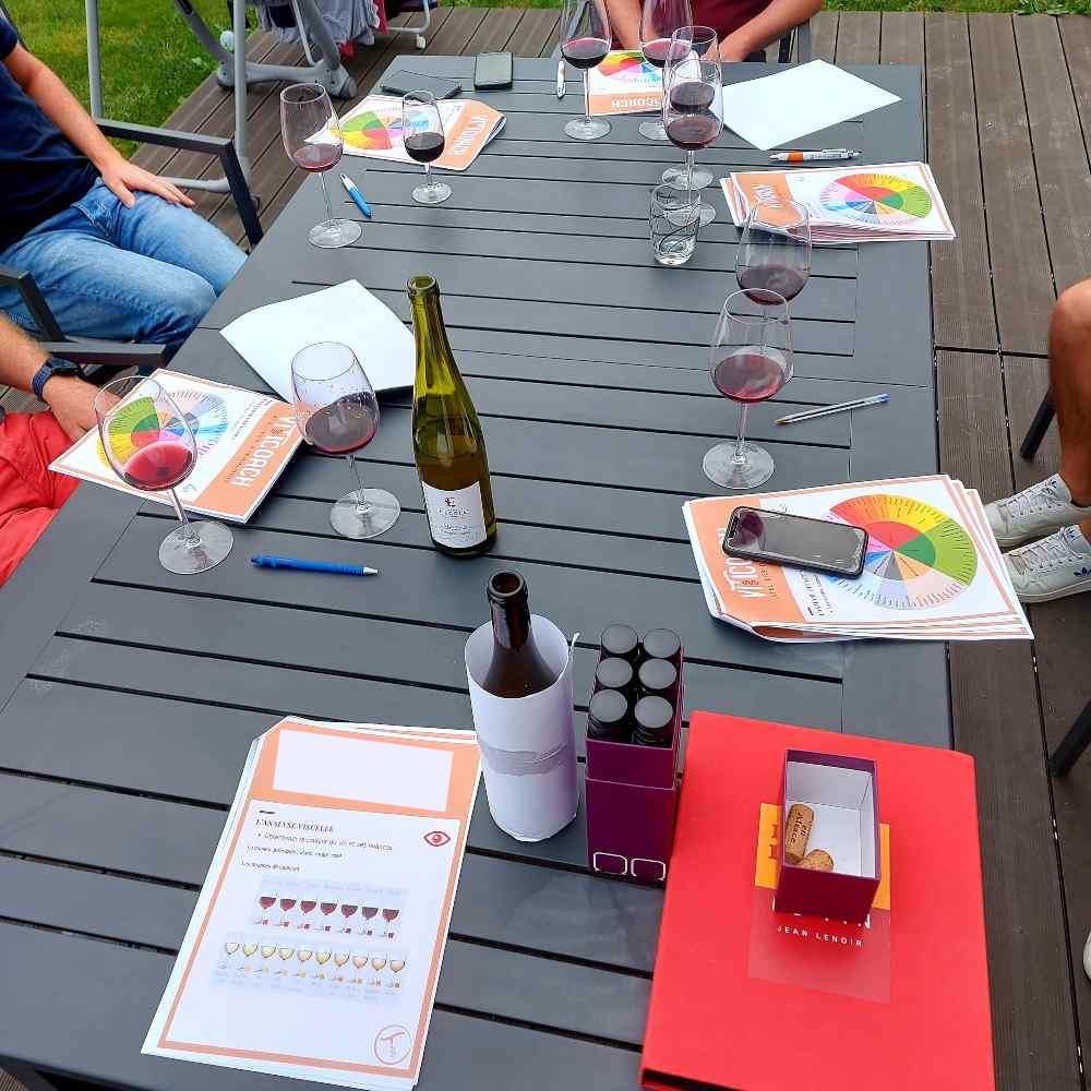 Initiation à la dégustation du vin à  Valence à domicile - Cours d'œnologie - Team Building 