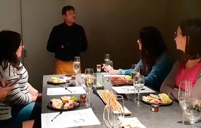 Expérience de dégustation de fromage et de vin - EVG EVJF - Barcelone
