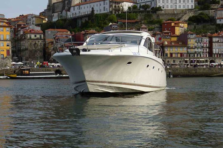 Location de Yacht avec skipper à Porto
