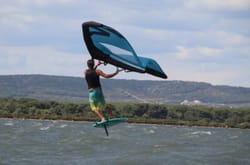 Wake foil, Wing foil et Kite foil à 30 minutes de Montpellier