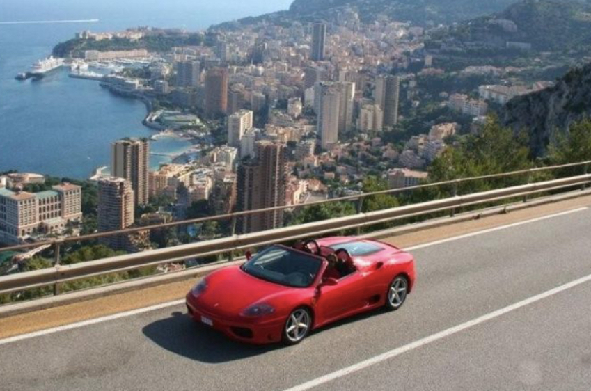 Baptême en Ferrari pour entreprise sur les routes panoramiques au dessus de Monaco