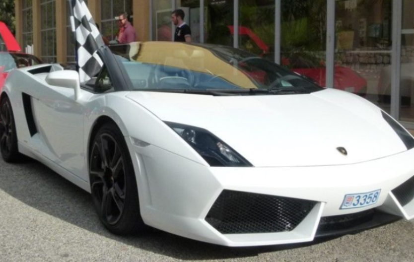 Baptême en Lamborghini sur les routes panoramiques au dessus de Monaco pour entreprise
