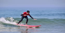 Cours de surf à Lisbonne - EVG, EVJF